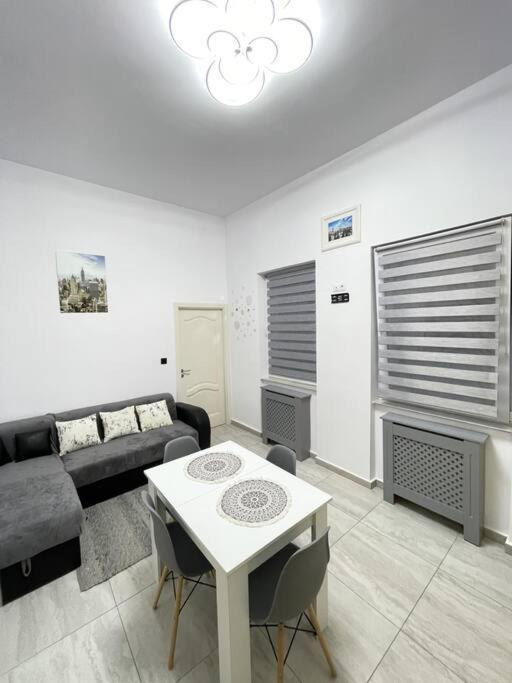Apartament In Centrul Istoric Oradea Zewnętrze zdjęcie